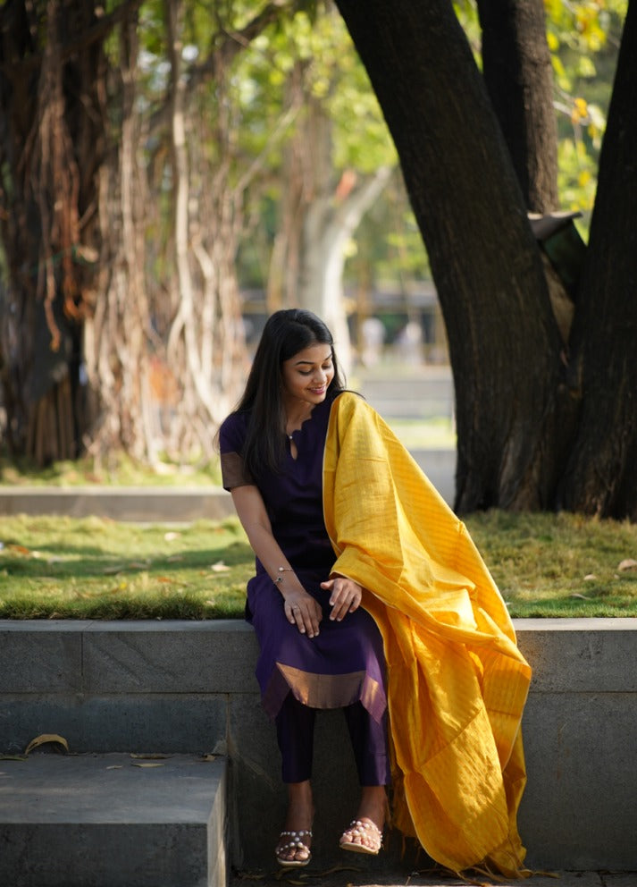 Mangalagiri co-ord set, paired with a delicately woven zari dupatta.
